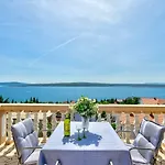 Helles Mit Traumhaften Meerblick Und Nur 300 Meter Zum - Vierbeiner Willkommen * Dramalj