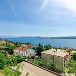 Helles Mit Traumhaften Meerblick Und Nur 300 Meter Zum - Vierbeiner Willkommen Dramalj