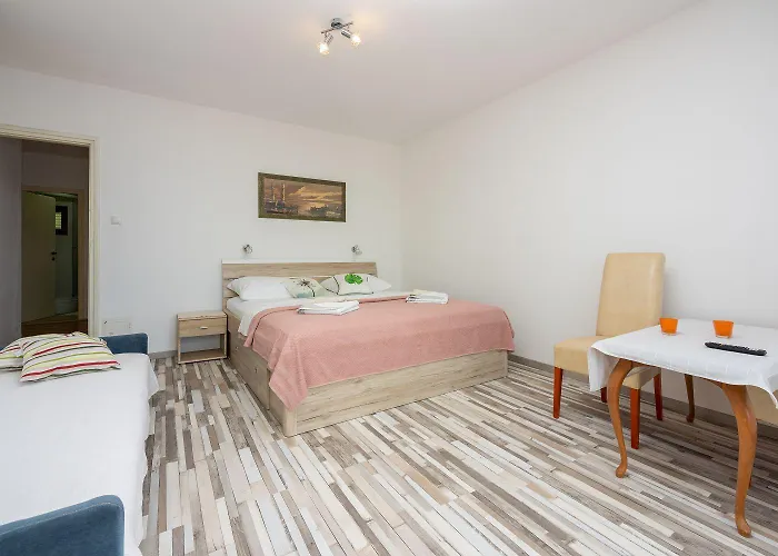 Helles Mit Traumhaften Meerblick Und Nur 300 Meter Zum - Vierbeiner Willkommen * Dramalj